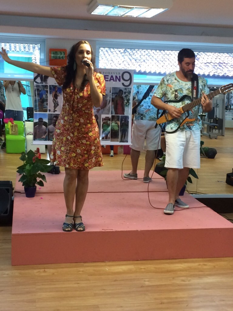 Um dos momentos mais divertidos foi o show com a dupla Criolina, formada pelos cantores Luciana Simões e Alê Muniz.